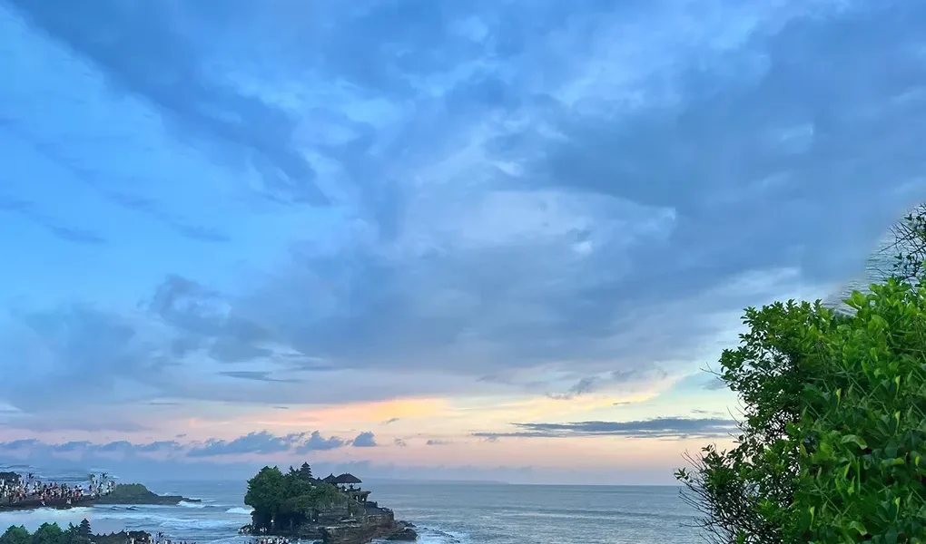 tanah lot temple