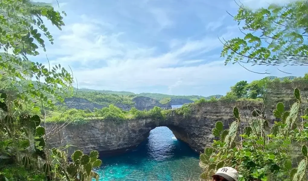 broken beach nusa penida