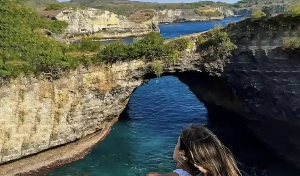 broken beach nusa penida